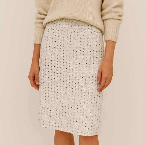 Ann Taylor Dresses & Skirts - Ann Taylor Knotty Tweed Skirt White Black 12